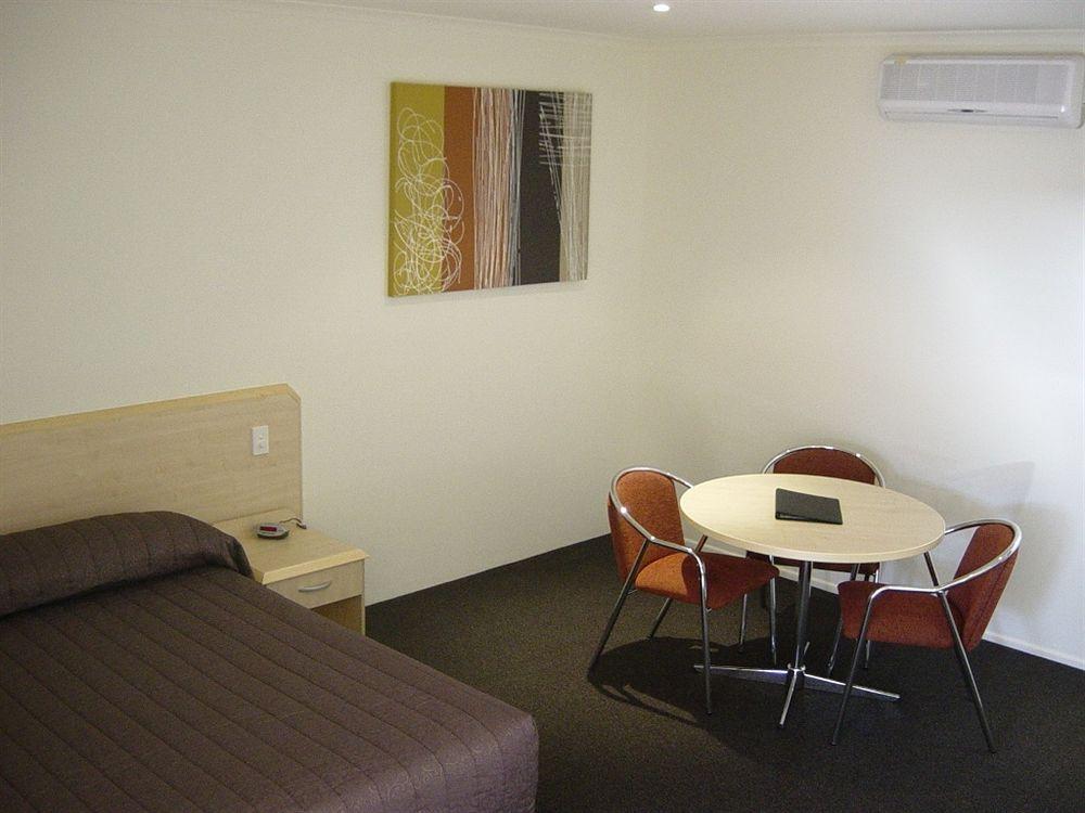 Red Bridge Motor Inn Woombye Dış mekan fotoğraf