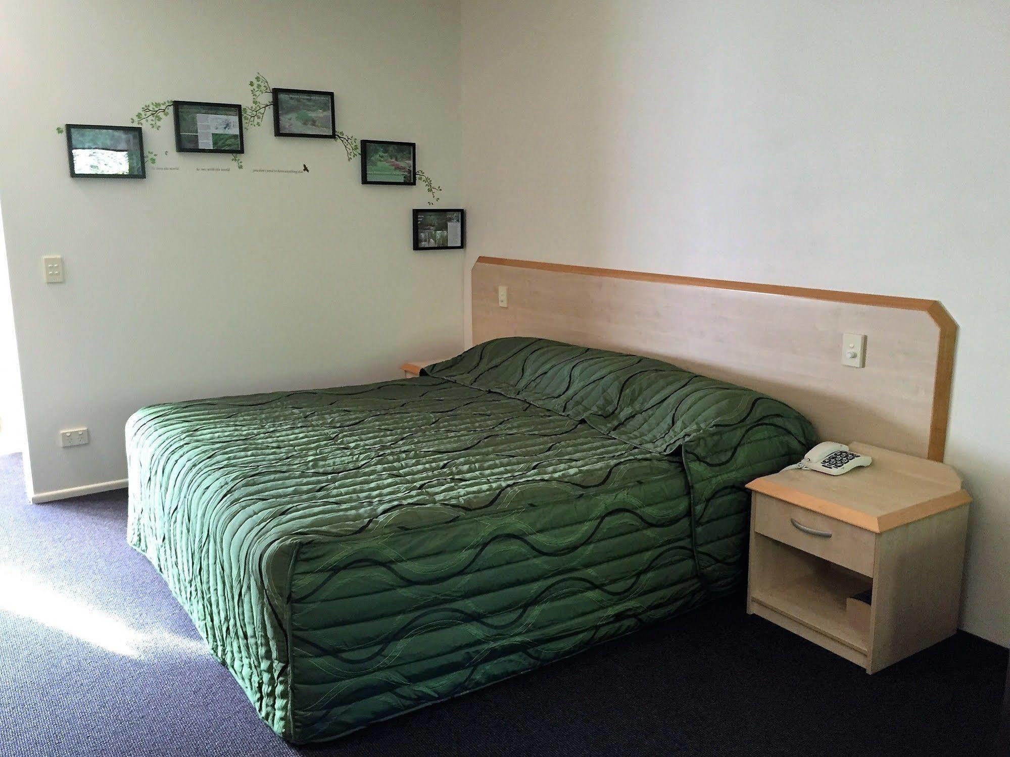 Red Bridge Motor Inn Woombye Dış mekan fotoğraf