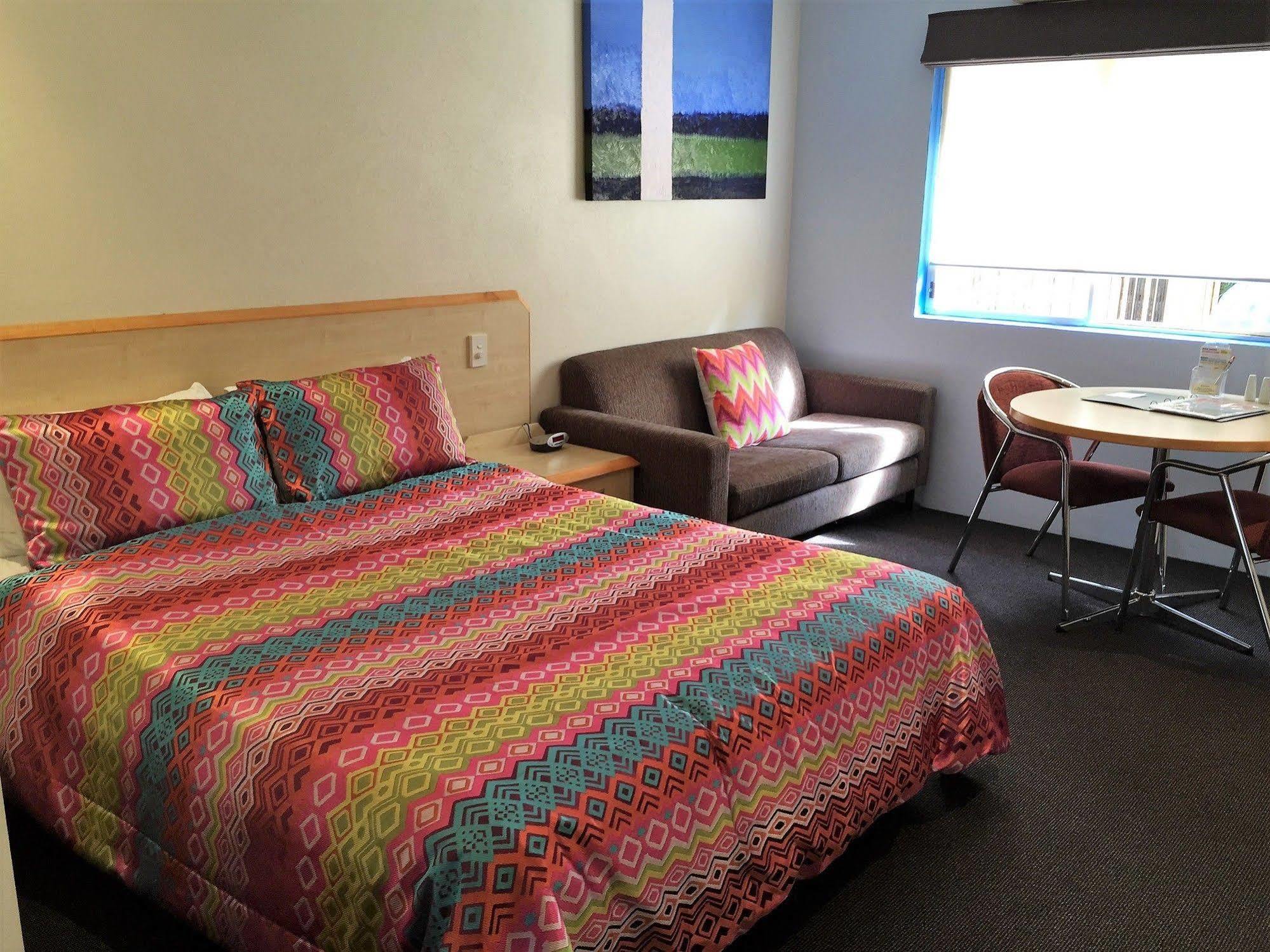 Red Bridge Motor Inn Woombye Dış mekan fotoğraf