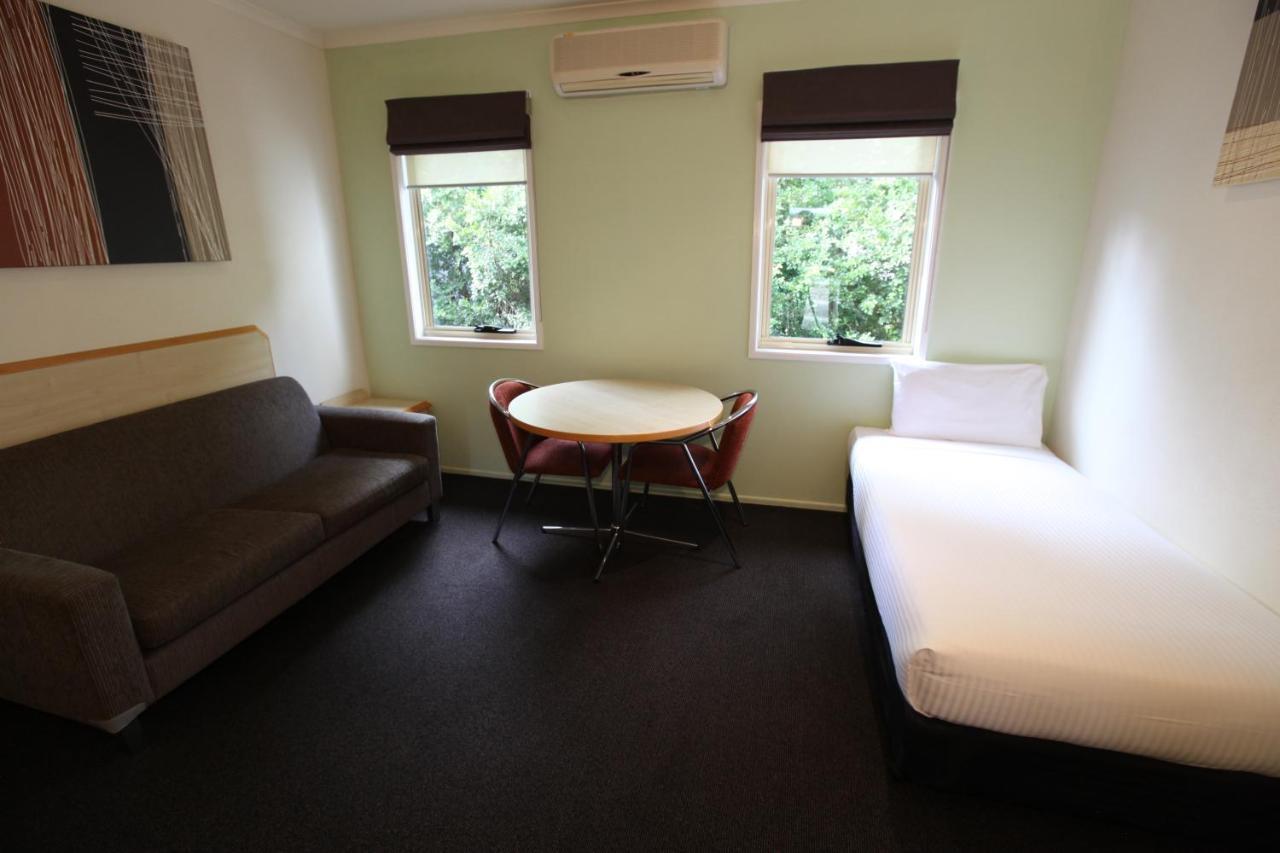 Red Bridge Motor Inn Woombye Dış mekan fotoğraf